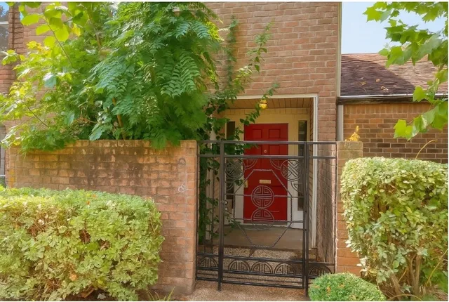 a sign that is on the side of a building