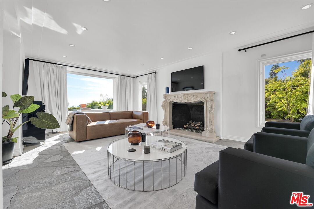 1300 Summitridge Drive Beverly Hills, CA 90210 - Photo 2 of 40 Gallery Image 2