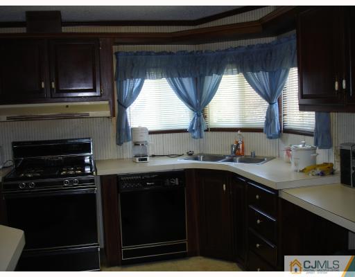 8 Twain Road, Unit 8 North Brunswick, NJ 08902 - Photo 3 of 8 Gallery Image 3