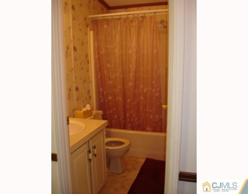 8 Twain Road, Unit 8 North Brunswick, NJ 08902 - Photo 7 of 8 Gallery Image 7