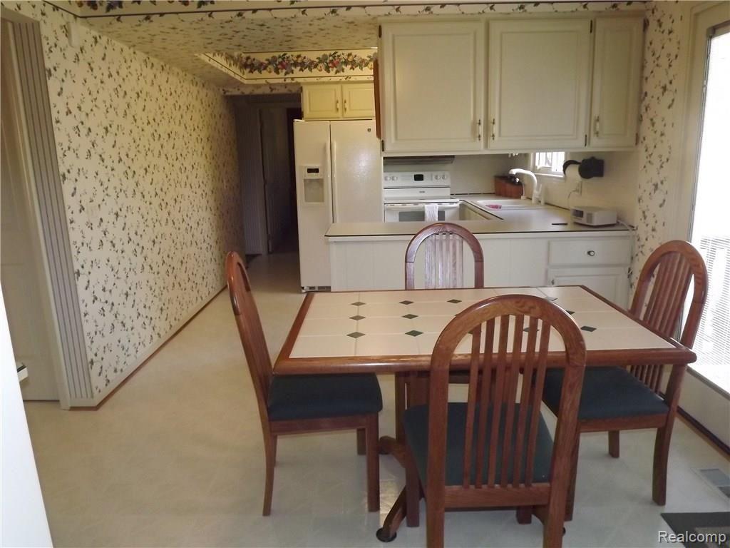 921 Spartan Court Rochester, MI 48309 - Photo 7 of 25