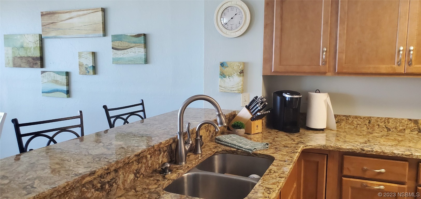 6727 Turtlemound Road, Unit 416 New Smyrna Beach, FL 32169 - Photo 18 of 67 a kitchen with a table and chairs