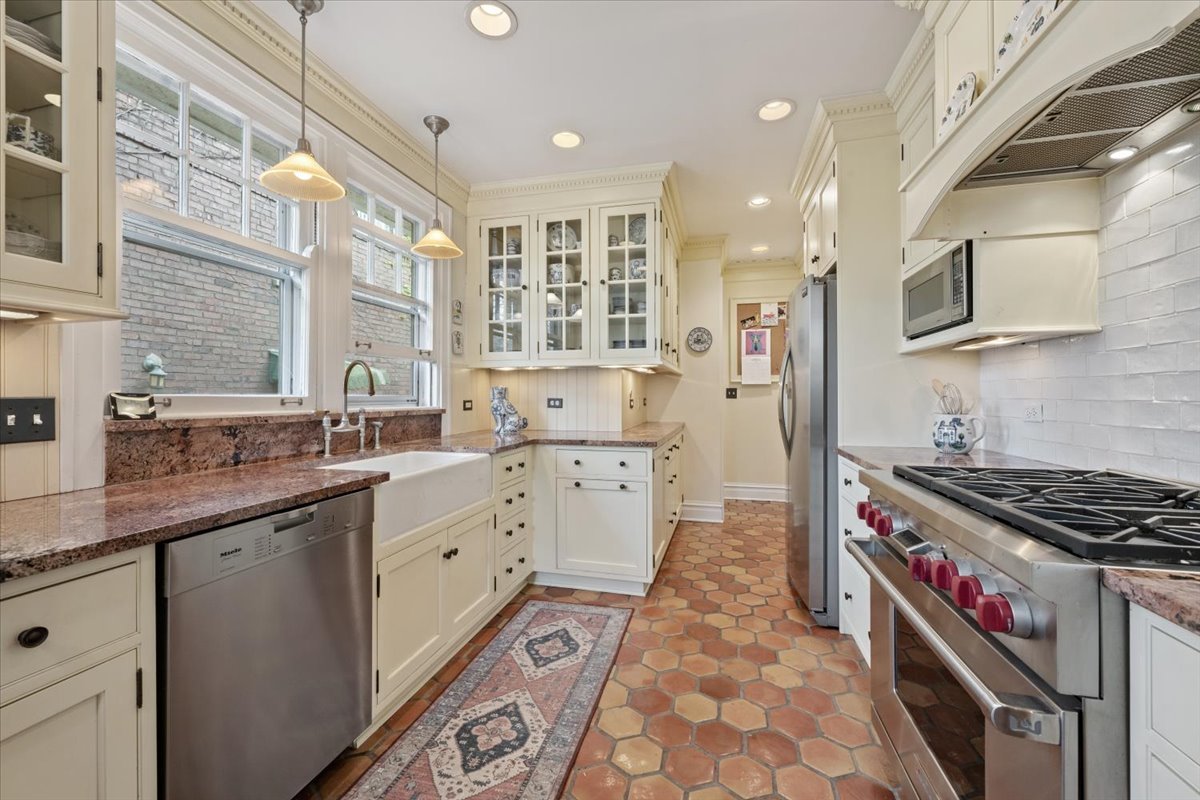 2311 Park Place Evanston, IL 60201 - Photo 15 of 41