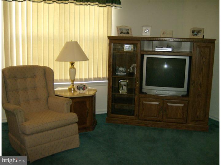 422 Paradise Road Williamstown, NJ 08094 - Photo 11 of 20 Den