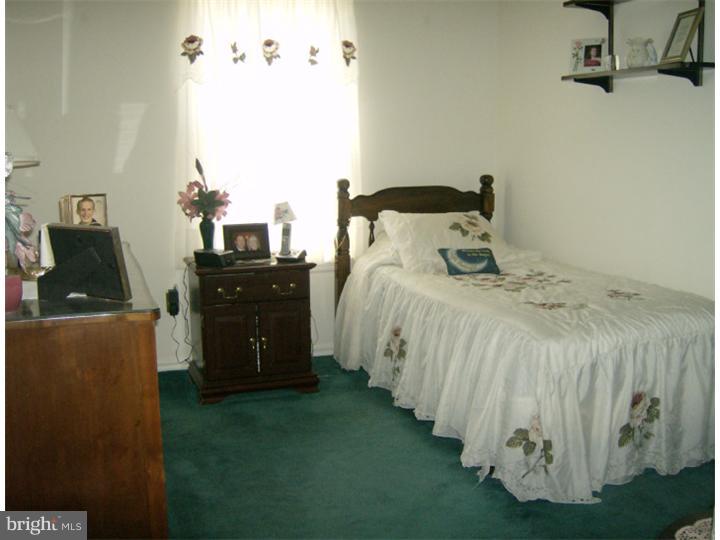 422 Paradise Road Williamstown, NJ 08094 - Photo 13 of 20 Bedroom 2
