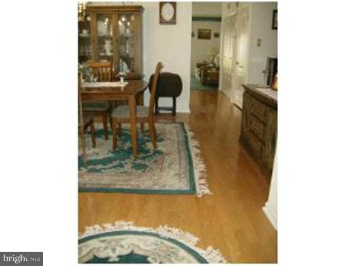 422 Paradise Road Williamstown, NJ 08094 - Photo 4 of 20 Dining Room