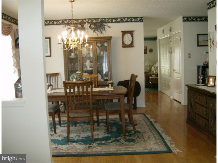 422 Paradise Road Williamstown, NJ 08094 - Photo 5 of 20 Dining Room