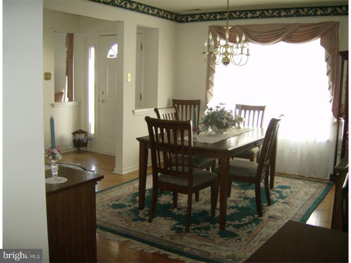422 Paradise Road Williamstown, NJ 08094 - Photo 7 of 20 Dining Room