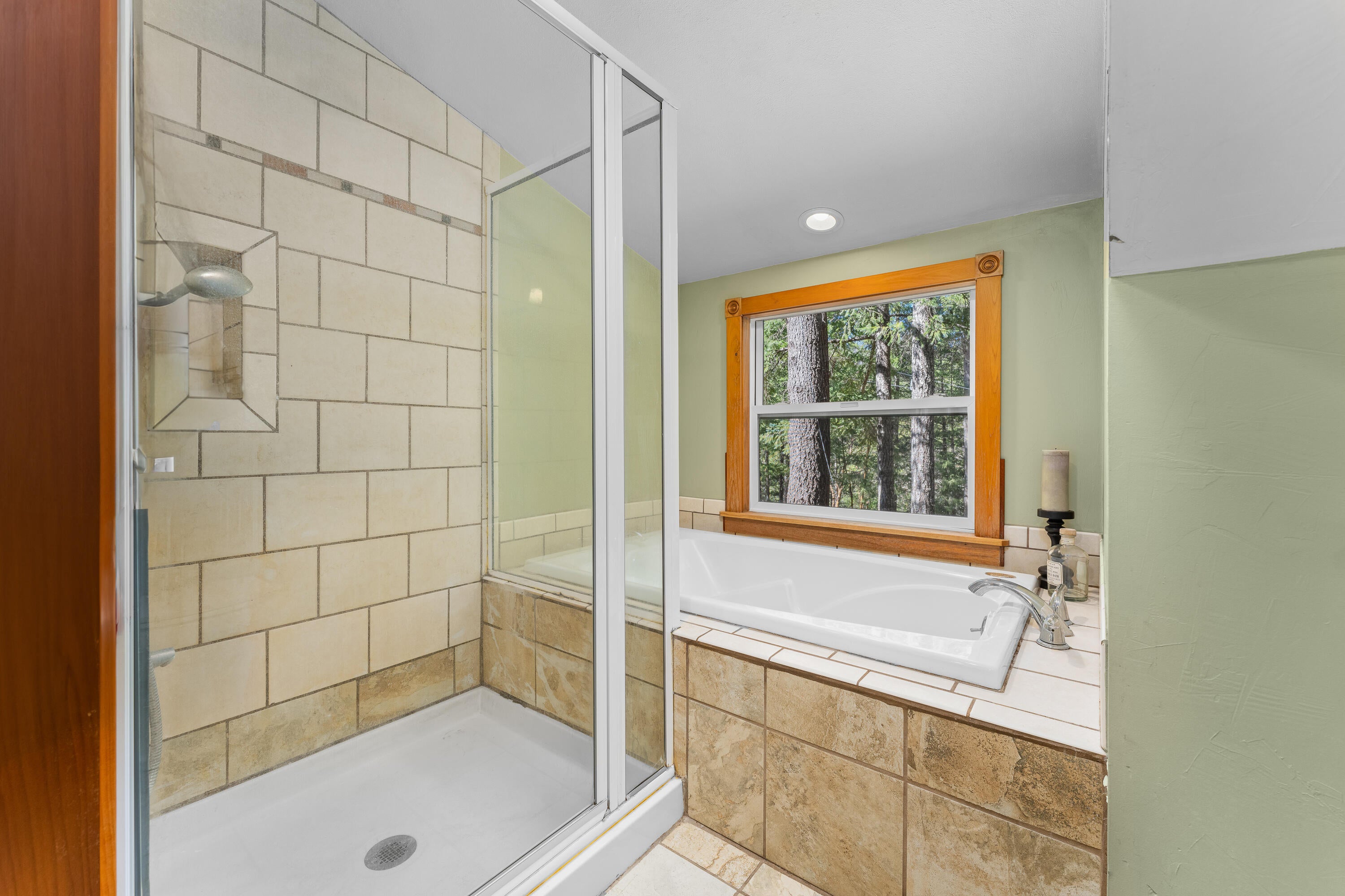 2315 Reeves Creek Road Selma, OR 97538 - Photo 21 of 49 Upstairs bathroom.