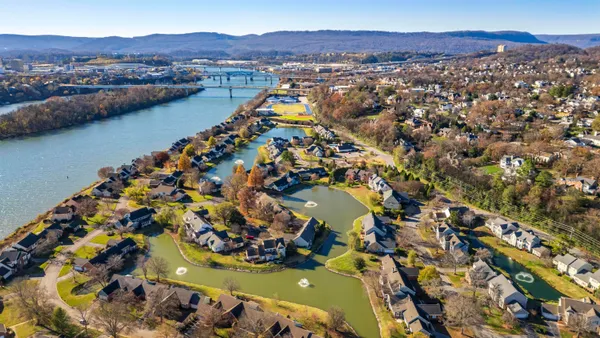 $529,900 | 1006 Southbridge Lane, Chattanooga, TN 37405