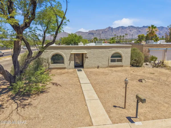 $335,000 | 2501 East Greenlee Place, Tucson, AZ 85716