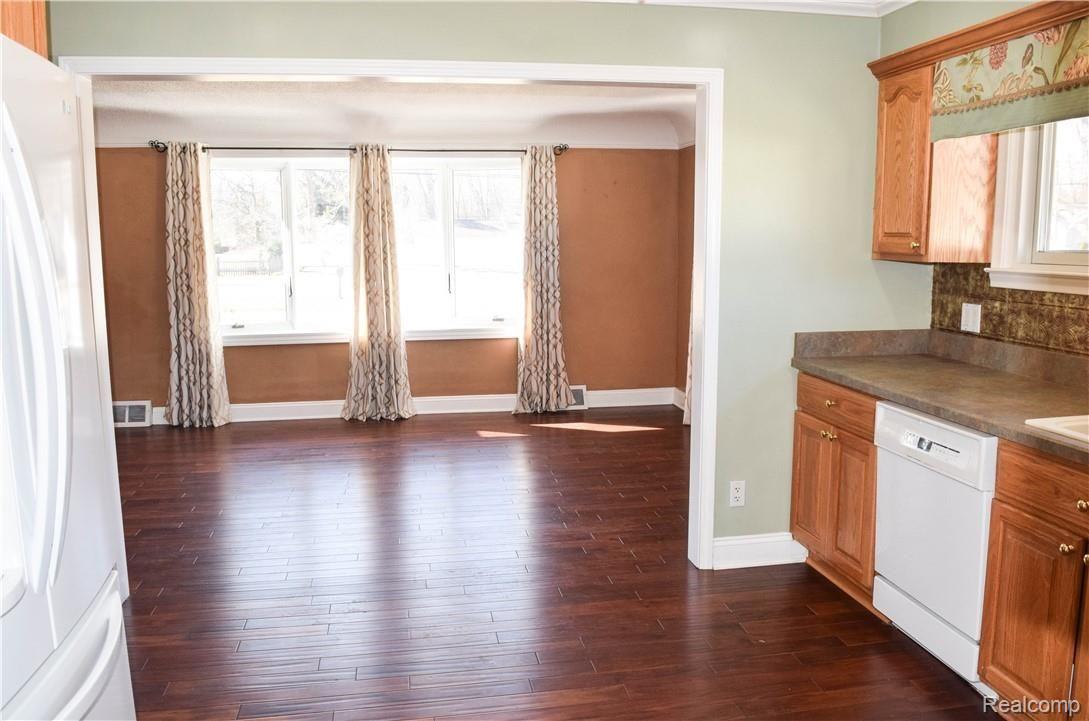 25624 Wick Road Taylor, MI 48180 - Photo 28 of 54 DSC_0419.jpg