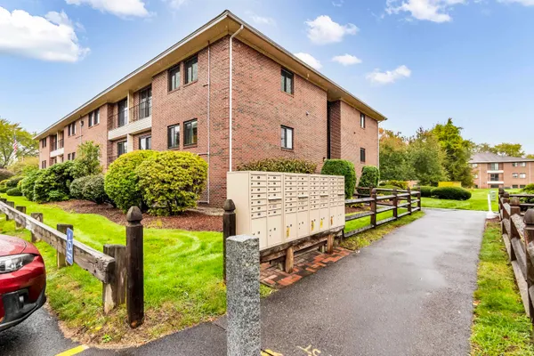 $243,900 | 213 Abbott Farm Lane, Hudson, NH 03051
