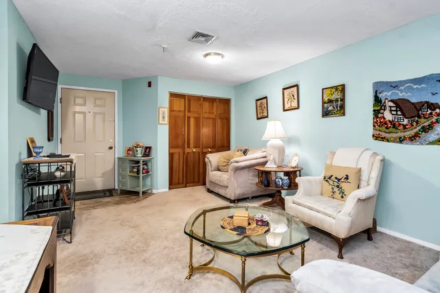 $273,000 | 213 Abbott Farm Lane, Hudson, NH 03051