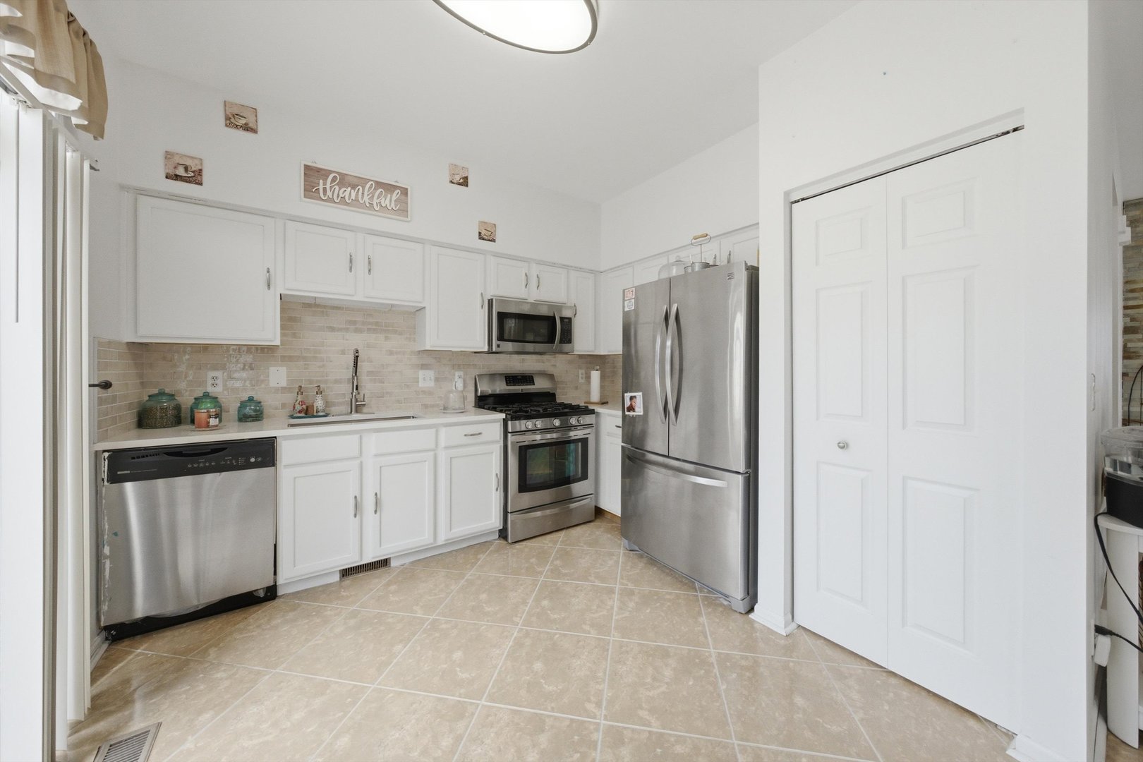 678 Shannon Drive Romeoville, IL 60446 - Photo 11 of 27