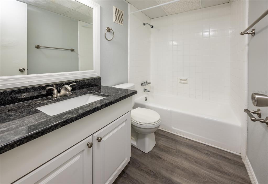 1860 Phillippi Shores Drive, Unit 7A Sarasota, FL 34231 - Photo 7 of 21