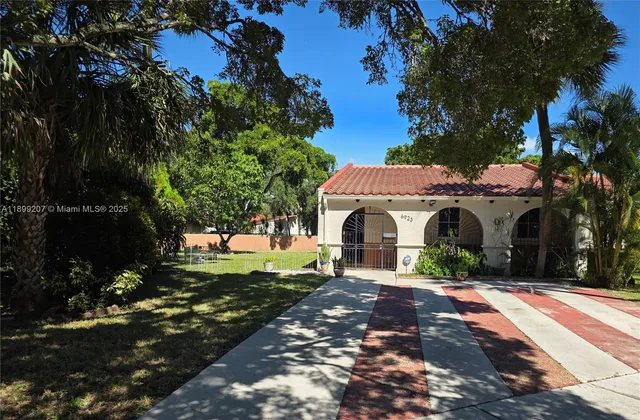 $595,000 | 6923 Holly Road, Miami Lakes, FL 33014