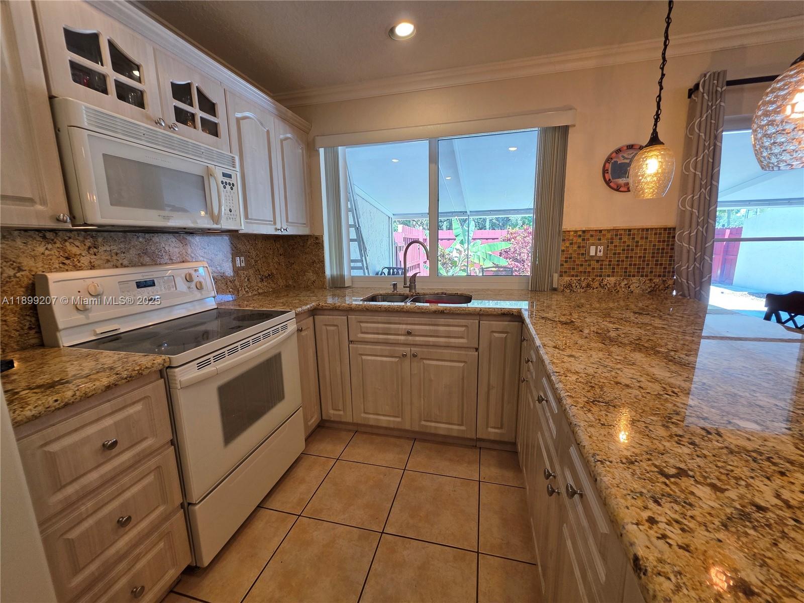 6923 Holly Road Miami Lakes, FL 33014 - Photo 5 of 23