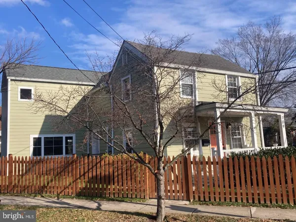 $1,049,900 | 109 North Brookside Drive, Arlington, VA 22201