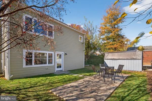 $1,049,900 | 109 North Brookside Drive, Arlington, VA 22201