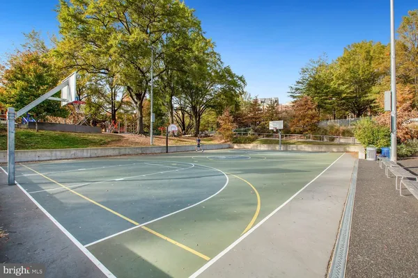 $1,049,900 | 109 North Brookside Drive, Arlington, VA 22201