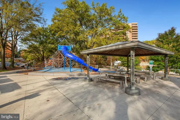 $1,049,900 | 109 North Brookside Drive, Arlington, VA 22201