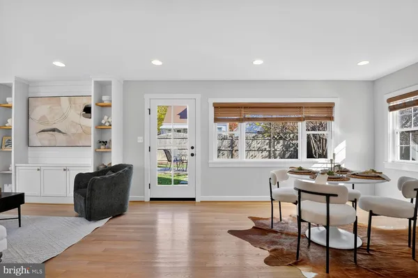 $1,049,900 | 109 North Brookside Drive, Arlington, VA 22201