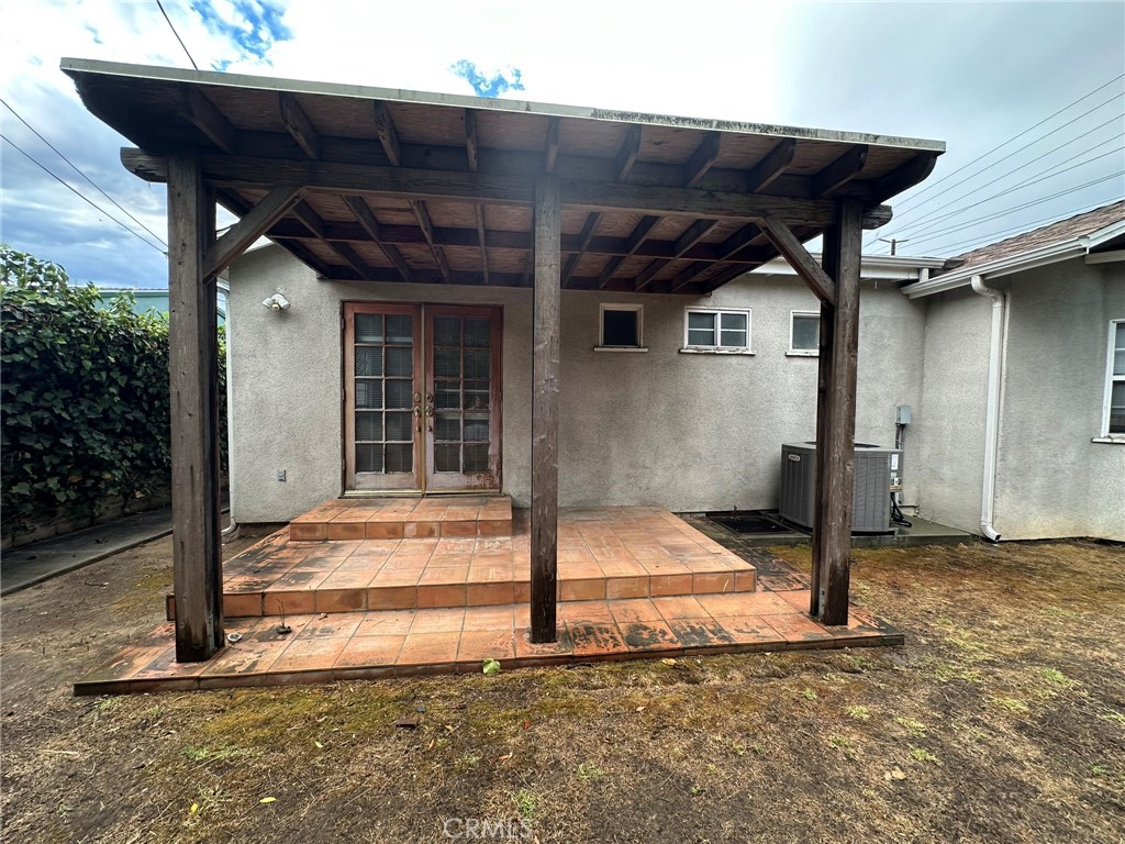 5704 El Rincon Way Culver City, CA 90230 - Photo 14 of 18 Patio