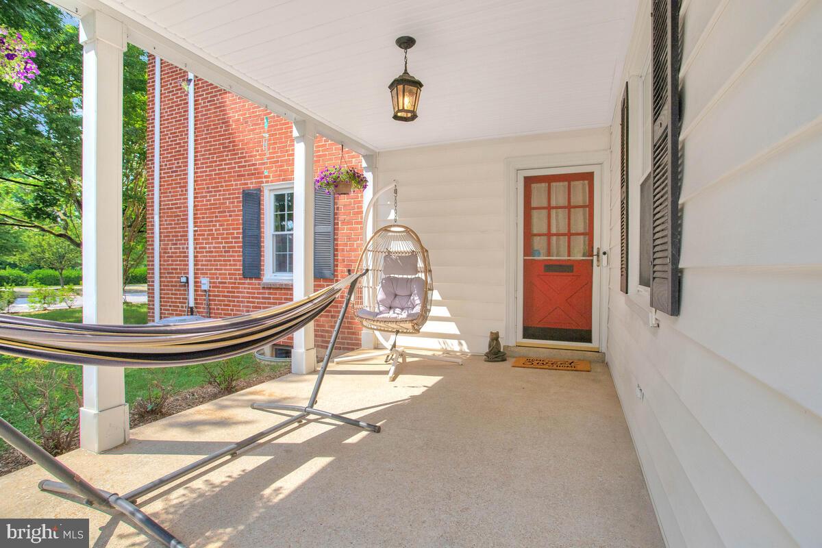 5603 Roland Avenue Baltimore, MD 21210 - Photo 4 of 32 Porch