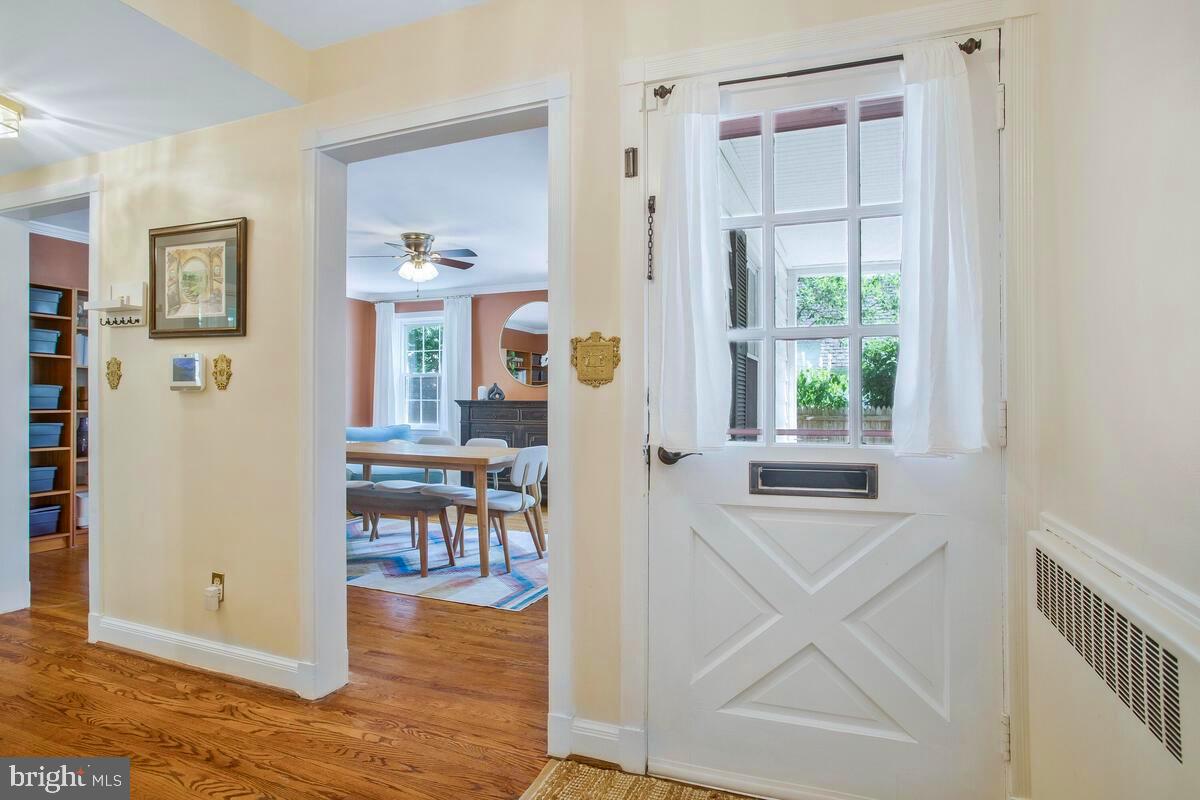 5603 Roland Avenue Baltimore, MD 21210 - Photo 5 of 32 Entryway