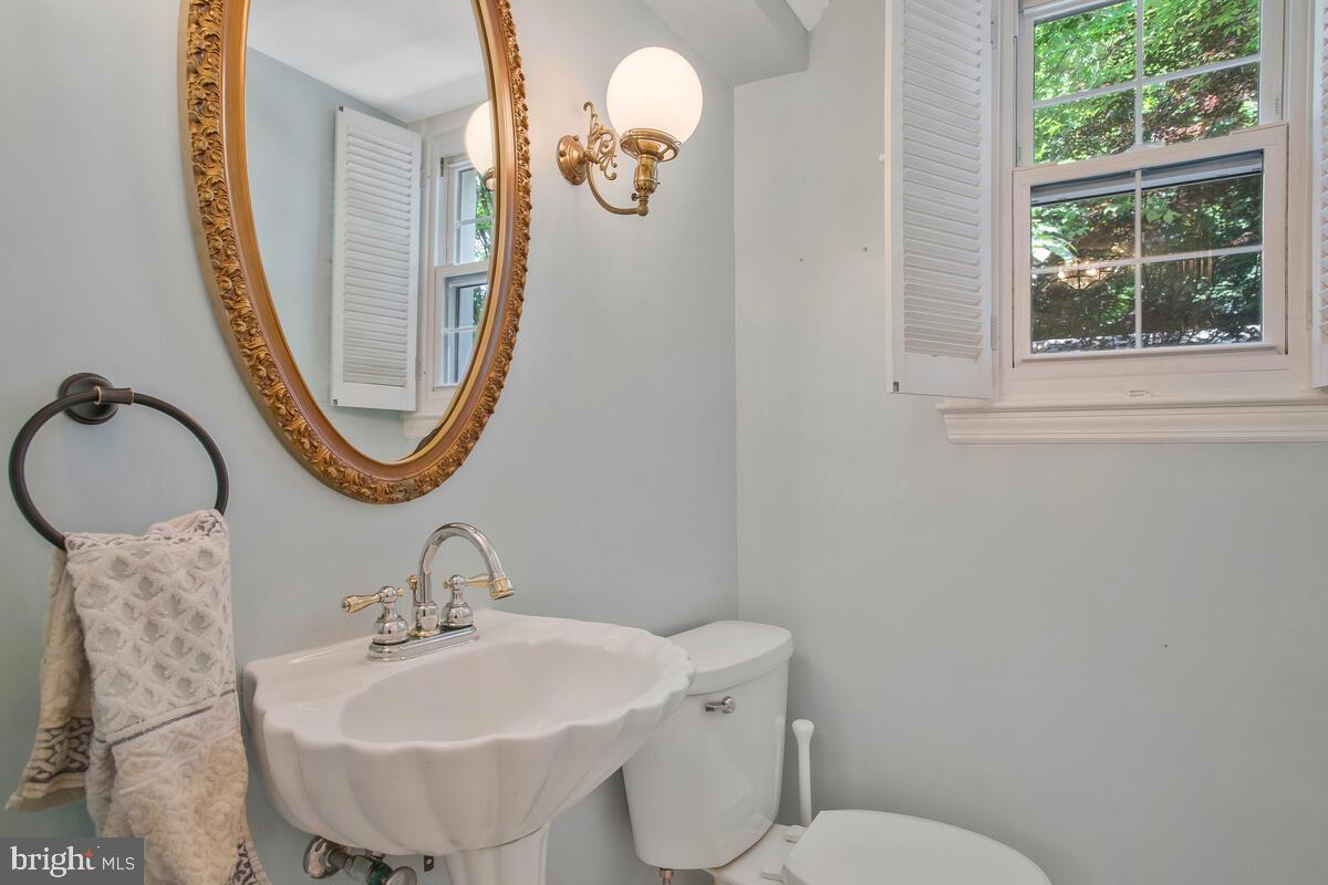 5603 Roland Avenue Baltimore, MD 21210 - Photo 9 of 32 1/2 Bath on Main Level