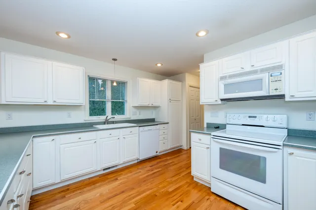 $319,000 | 2350 Shoreham Highlands Street, St. Joseph, MI 49085