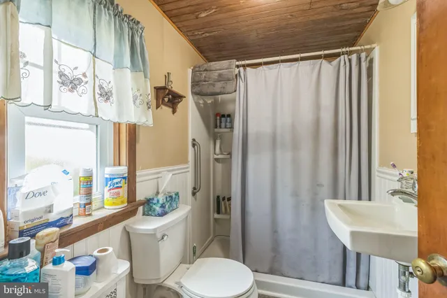 $650,000 | 1466 Schwenksville Road, Schwenksville, PA 19473