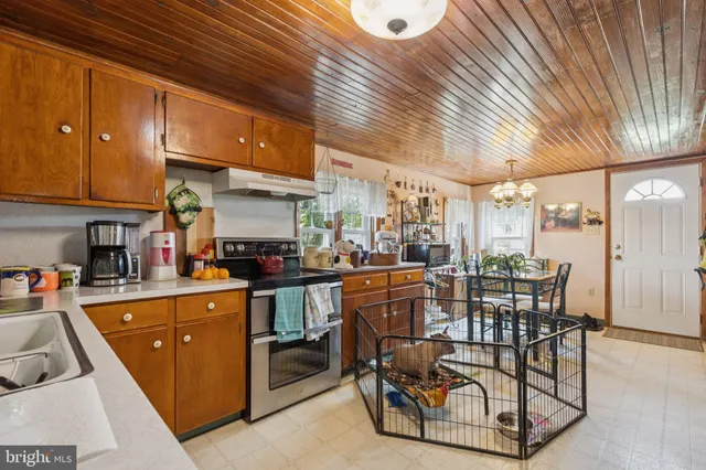 $650,000 | 1466 Schwenksville Road, Schwenksville, PA 19473