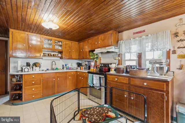 $650,000 | 1466 Schwenksville Road, Schwenksville, PA 19473