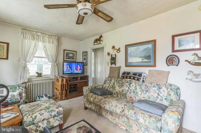 $650,000 | 1466 Schwenksville Road, Schwenksville, PA 19473