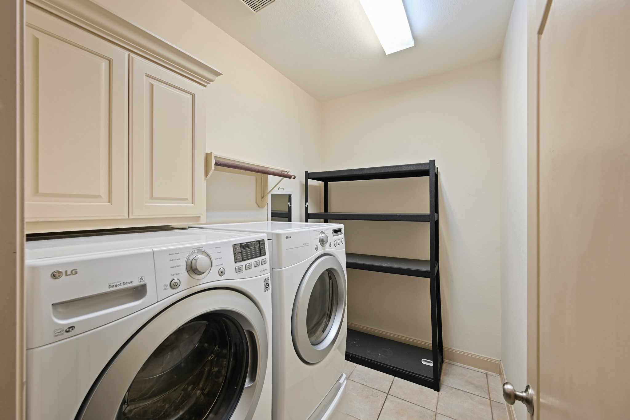 12527 Cape Sable Court Humble, TX 77346 - Photo 22 of 39 a utility room with dryer and washer