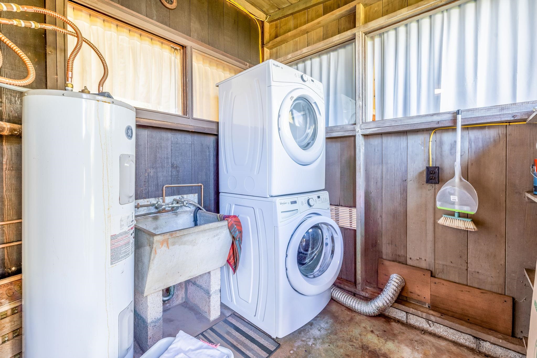 2640 Olinda Road Makawao, HI 96768 - Photo 17 of 49 a utility room with dryer and washer