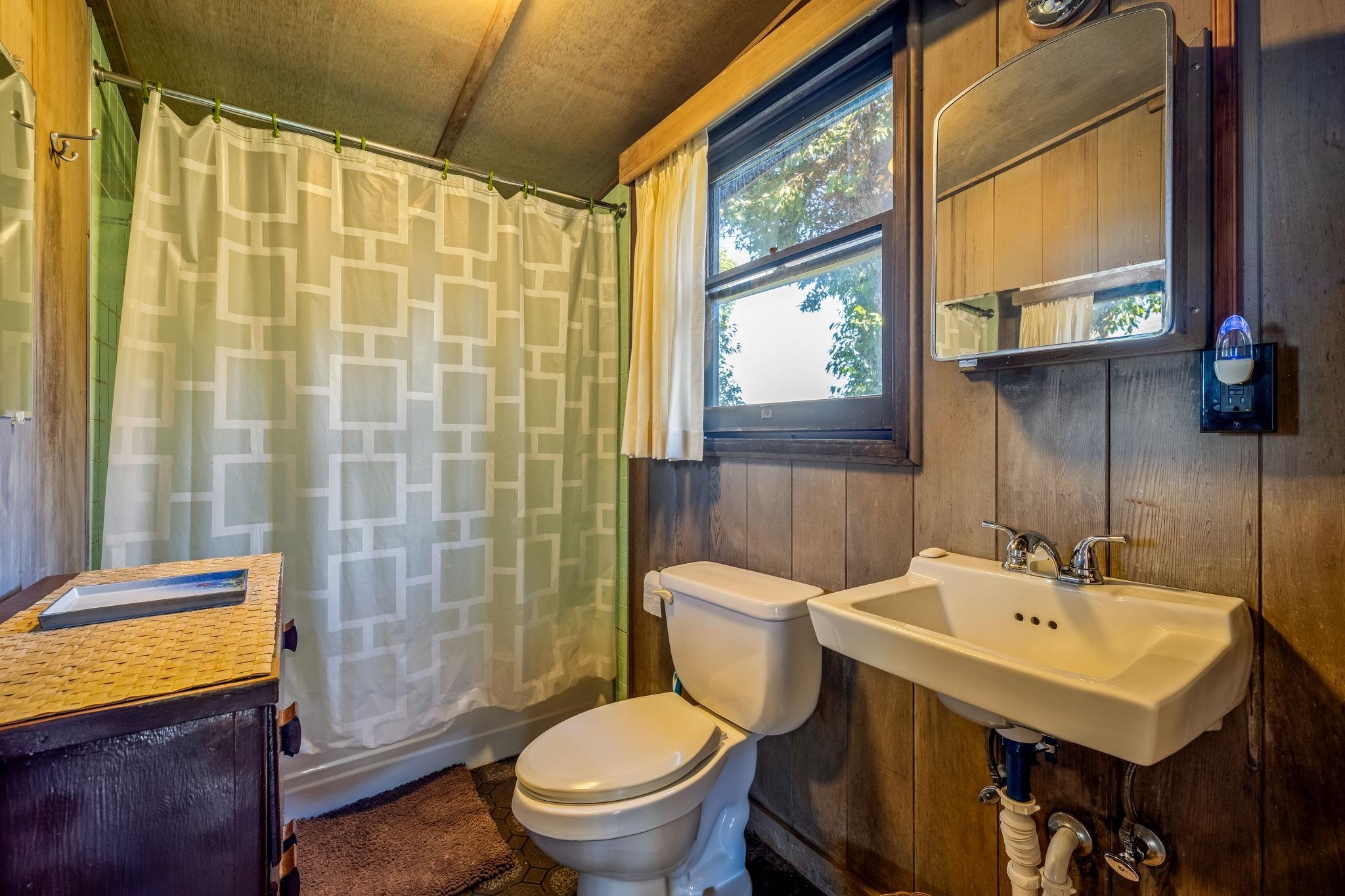 2640 Olinda Road Makawao, HI 96768 - Photo 22 of 49 a bathroom with a sink toilet and shower