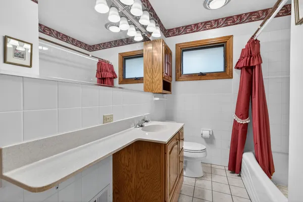 $440,000 | 102 West Elaine Circle, Prospect Heights, IL 60070