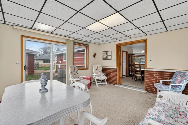 $440,000 | 102 West Elaine Circle, Prospect Heights, IL 60070