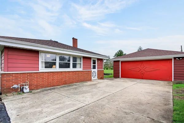 $440,000 | 102 West Elaine Circle, Prospect Heights, IL 60070