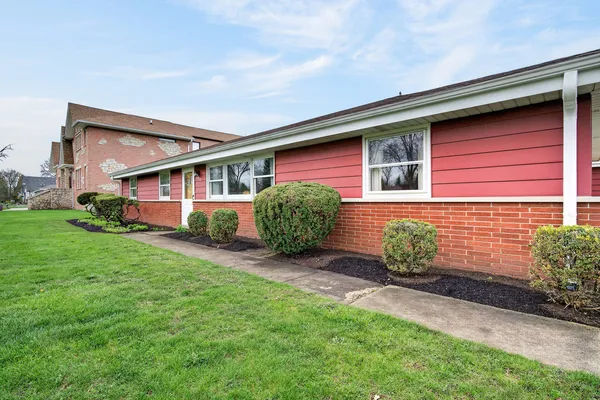 $440,000 | 102 West Elaine Circle, Prospect Heights, IL 60070
