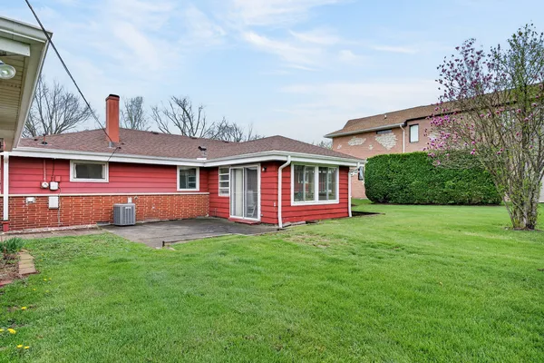 $440,000 | 102 West Elaine Circle, Prospect Heights, IL 60070