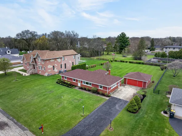 $440,000 | 102 West Elaine Circle, Prospect Heights, IL 60070