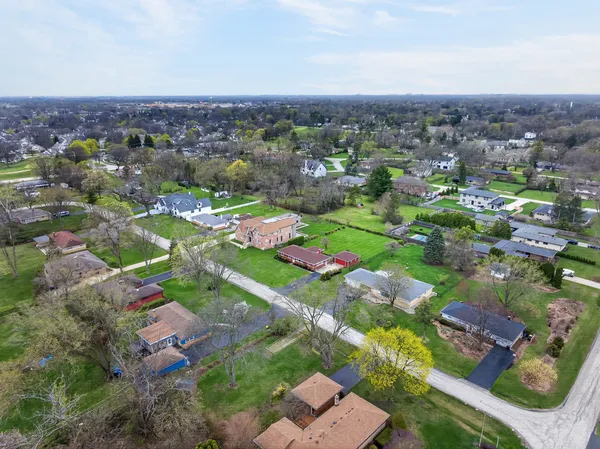 $440,000 | 102 West Elaine Circle, Prospect Heights, IL 60070