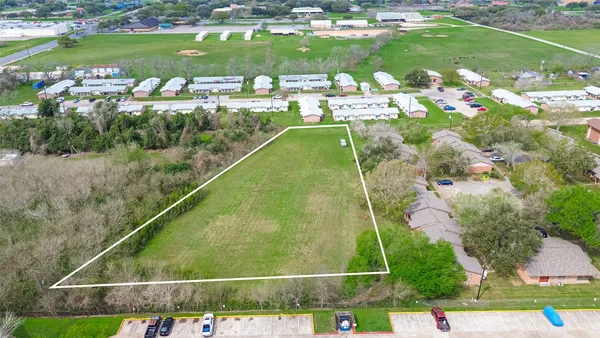 a view of a tennis court
