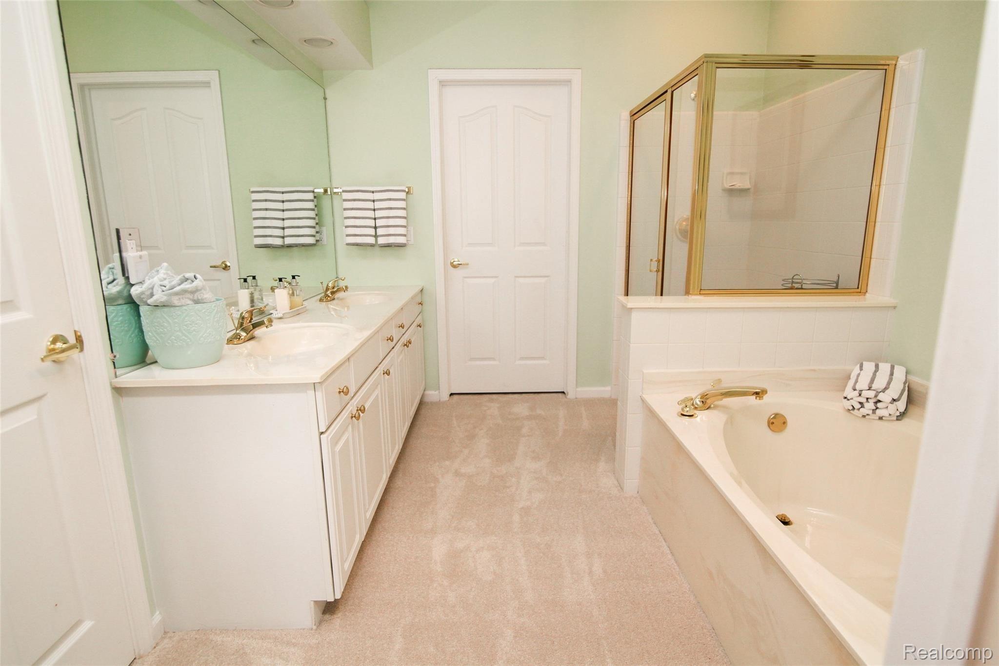 1385 Copper Circle, Unit 36 Rochester, MI 48306 - Photo 25 of 47 IMG_0413.jpg