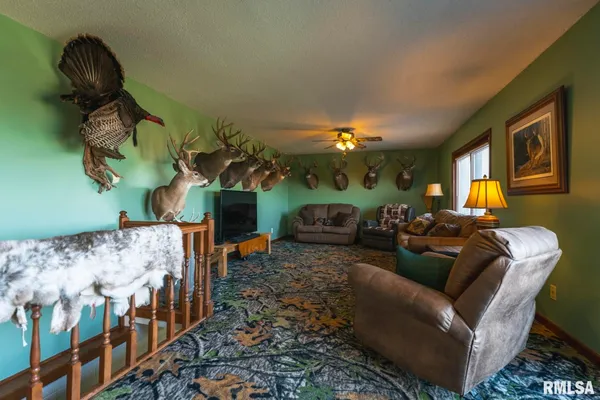 $635,000 | 896 Northeast 1300 Street, Roodhouse, IL 62082