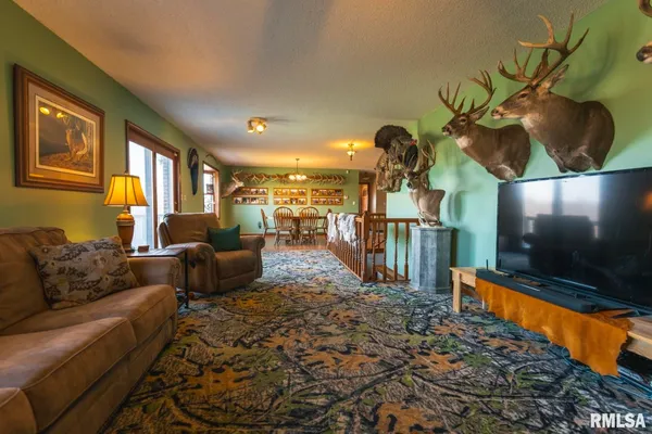 $635,000 | 896 Northeast 1300 Street, Roodhouse, IL 62082